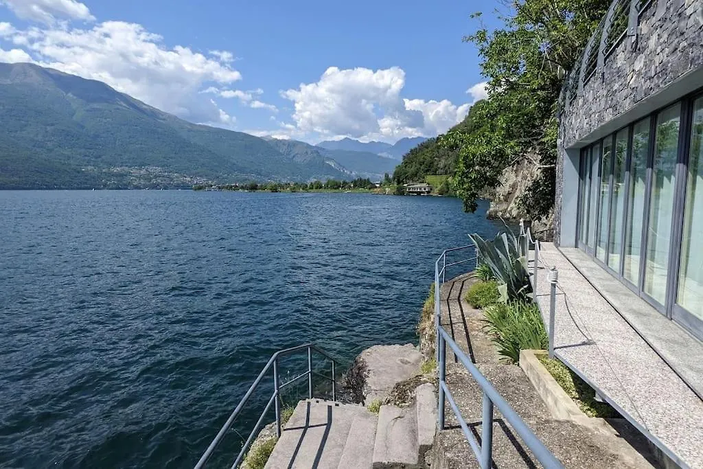 The House On The Lake Shore Dervio