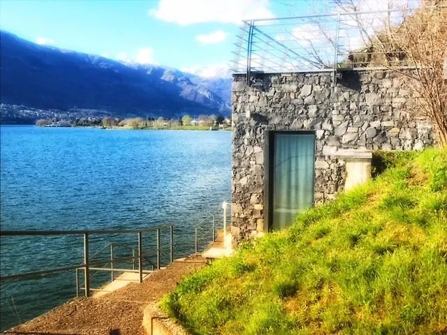 The House On The Lake Shore Dervio