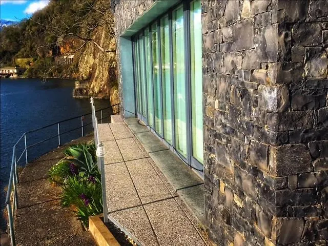 The House On The Lake Shore Dervio 0*,