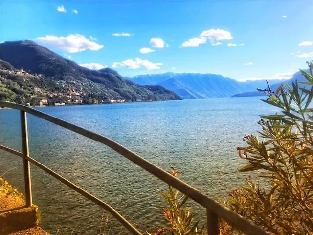 The House On The Lake Shore Dervio